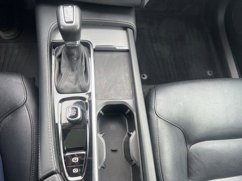 Used 2022 Volvo XC90 T5 Momentum w/ Protection Package image 13