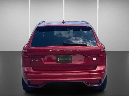 Used 2022 Volvo XC60 T8 R-Design w/ Advanced Package AWD/4WD image 10