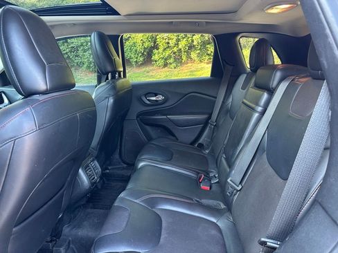 Used 2015 Jeep Cherokee Trailhawk w/ Comfort/Convenience Group image 12