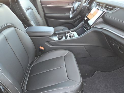 New 2025 Jeep Grand Cherokee L Limited w/ Black Appearance Package image 12