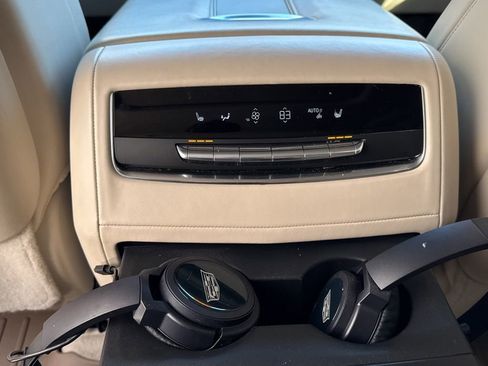 Used 2022 Cadillac Escalade Sport Platinum image 18