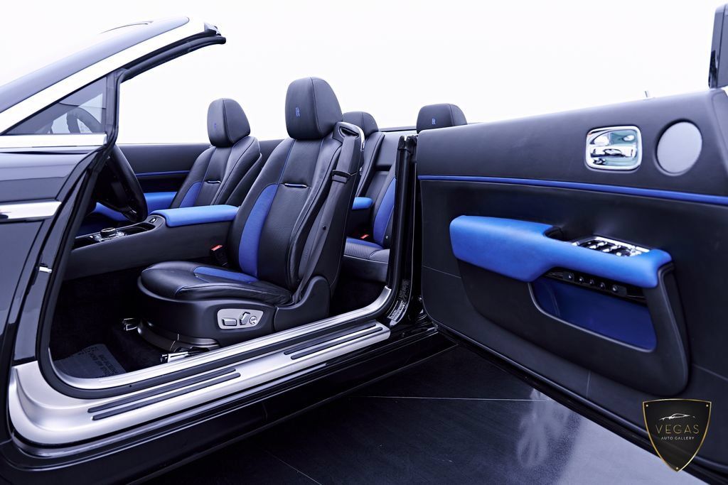 Used 2019 Rolls-Royce Dawn RWD image 37