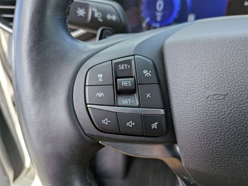 Used 2020 Ford Explorer Platinum w/ Premium Technology Package image 18