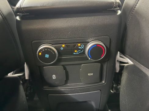 Used 2022 Ford Explorer XLT w/ Equipment Group 202A AWD/4WD image 17