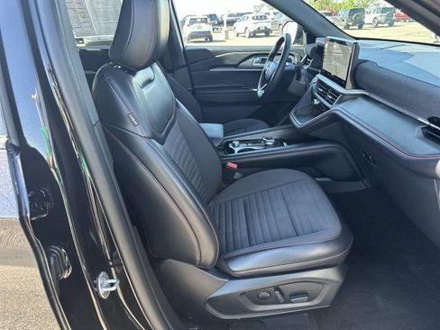 Used 2025 Ford Explorer ST-Line w/ ST-Line Street Pack AWD/4WD image 25