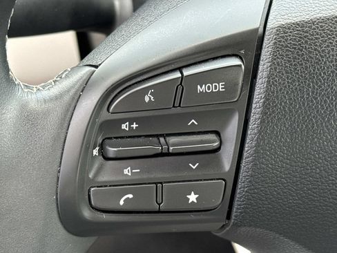 Used 2025 Hyundai Venue SEL FWD image 24