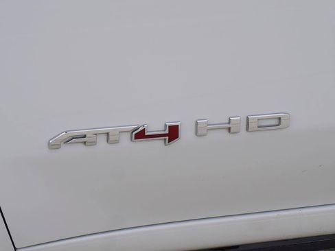 Used 2023 GMC Sierra 2500 AT4 w/ AT4 Preferred Package AWD/4WD image 5