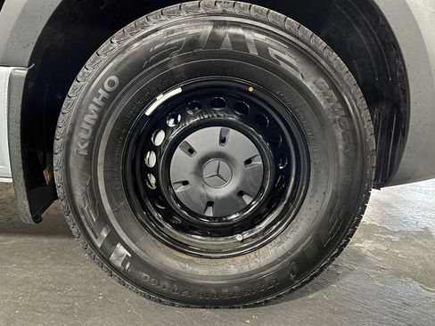 Used 2025 Mercedes-Benz Sprinter 2500 image 9
