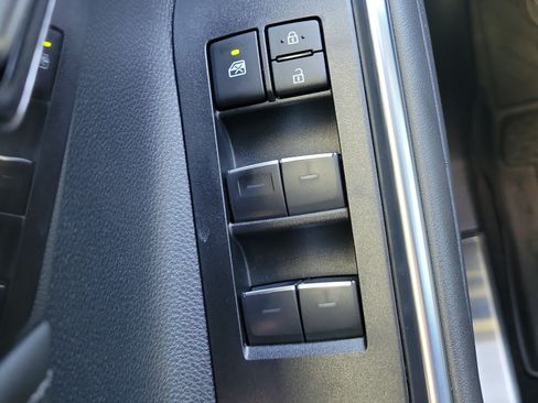 Used 2026 Toyota Highlander Platinum AWD/4WD image 23