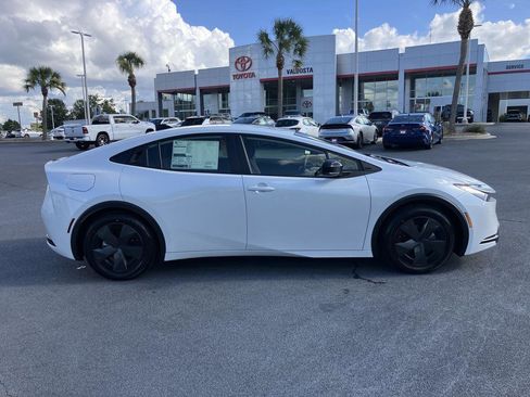 Used 2026 Toyota Prius Plug-In Hybrid FWD image 6