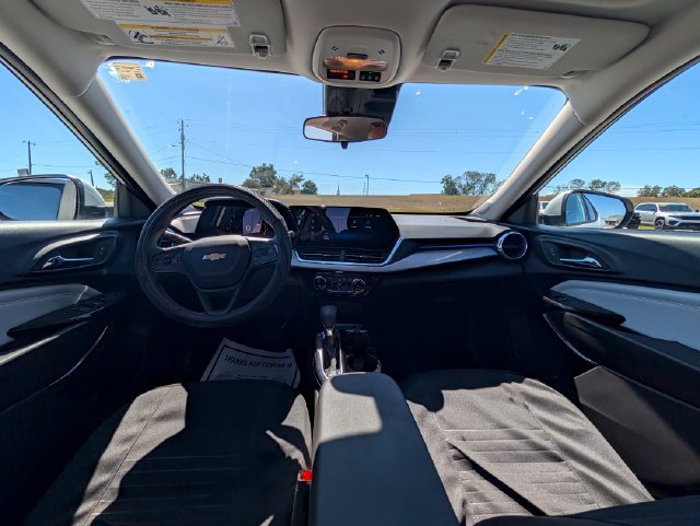 Used 2025 Chevrolet Trax LT FWD image 12