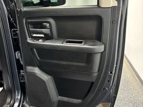 Used 2018 RAM 1500 Express AWD/4WD image 25