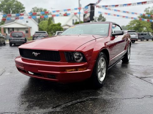Used 2006 Ford Mustang Convertible RWD image 4