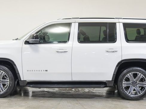 Used 2024 Jeep Wagoneer 4WD w/ Premium Group I image 5