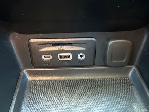 Used 2024 GMC Terrain SLT image 34