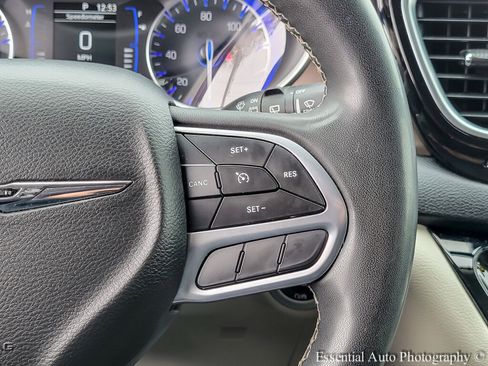 Used 2022 Chrysler Voyager LX image 19