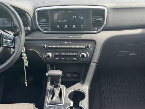 Used 2020 Kia Sportage LX image 12