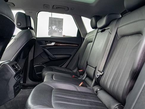 Used 2020 Audi Q5 Premium Plus image 16