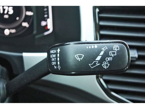 Used 2022 Volkswagen Atlas SEL Premium image 18