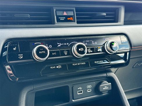 Used 2024 Honda Pilot TrailSport image 15