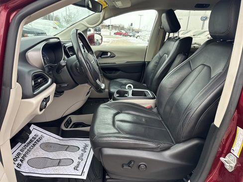 Used 2020 Chrysler Pacifica Touring-L Plus image 5
