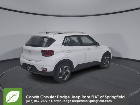 Used 2025 Hyundai Venue SEL FWD image 15