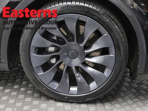 Used 2022 Tesla Model Y Long Range AWD/4WD image 25