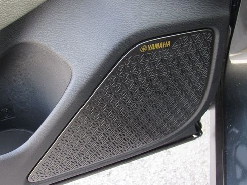 New 2025 Mitsubishi Outlander SE image 11