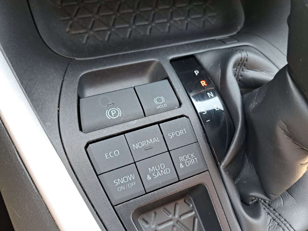 Used 2024 Toyota RAV4 LE AWD/4WD image 20
