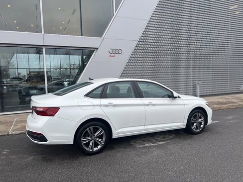 Used 2023 Volkswagen Jetta SE w/ Panoramic Sunroof Package image 20