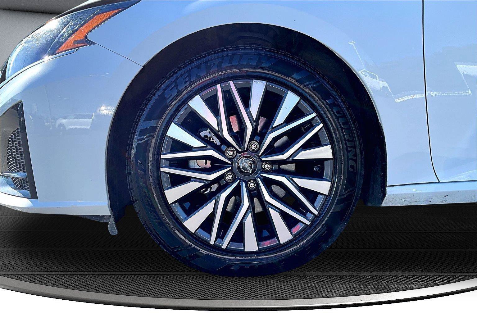 Used 2025 Nissan Altima 2.5 SV FWD image 33