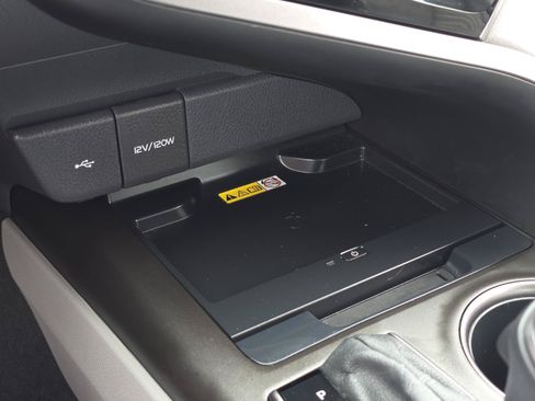 Used 2023 Toyota Camry SE w/ Audio Upgrade Package FWD image 23