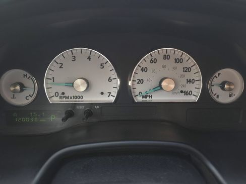Used 2005 Ford Thunderbird RWD image 17