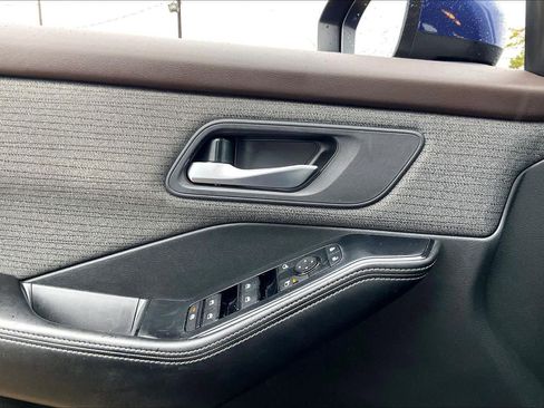 Used 2023 Nissan Rogue SV image 34