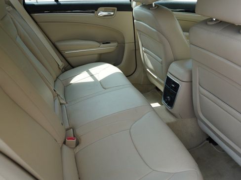 Used 2014 Chrysler 300 w/ Driver Convenience Group RWD image 10