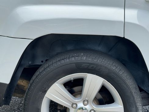 Used 2012 Jeep Patriot Limited w/ Sun/Sound Group image 12