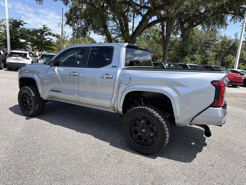 Used 2026 Toyota Tacoma SR5 AWD/4WD image 4