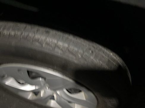 Used 2022 Toyota RAV4 LE image 9