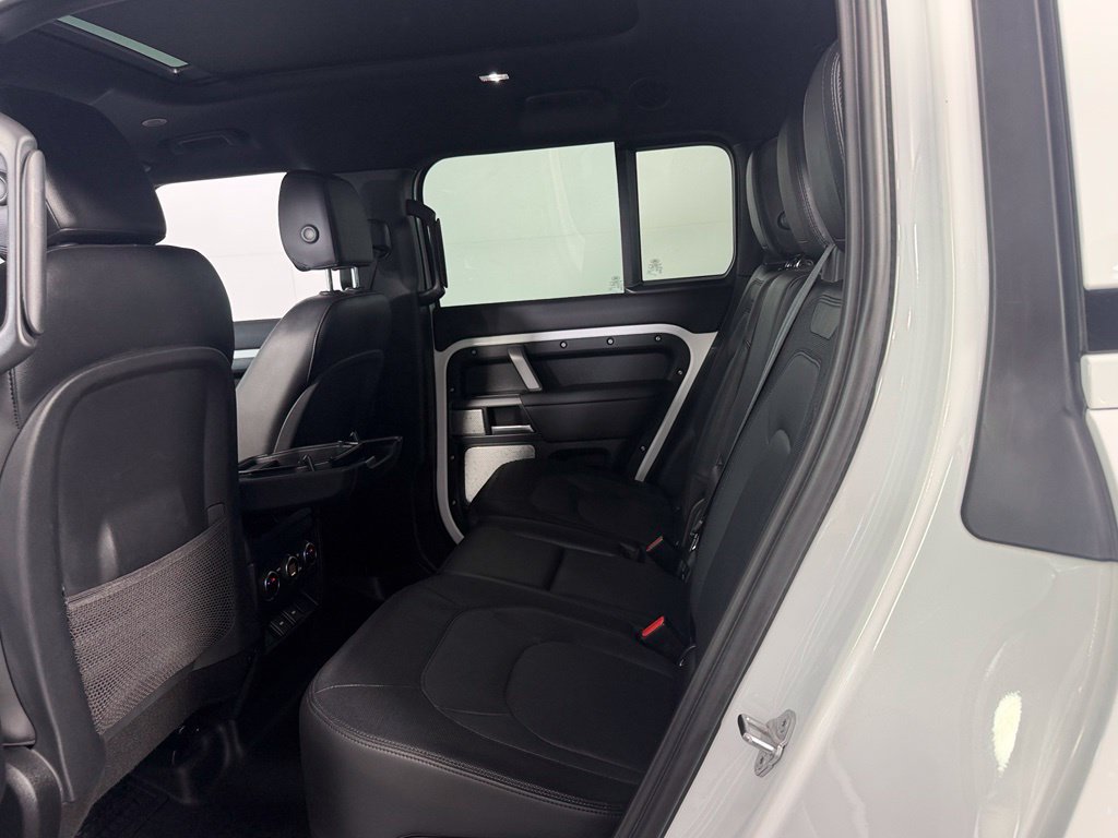Used 2024 Land Rover Defender 130 X-Dynamic SE AWD/4WD image 21