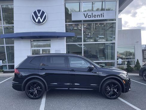 Certified 2024 Volkswagen Tiguan SE R-Line AWD/4WD image 3