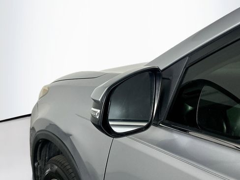 Used 2018 Toyota RAV4 Limited image 16