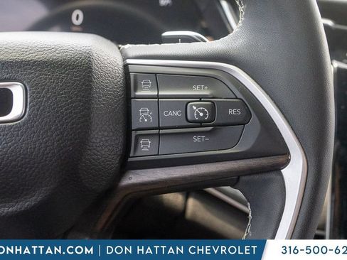 Used 2023 Jeep Grand Cherokee Limited w/ Black Appearance Package AWD/4WD image 9
