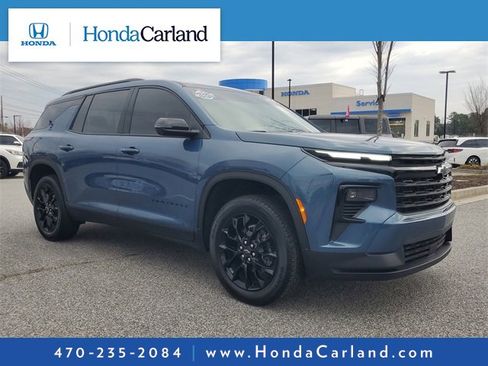 Used 2025 Chevrolet Traverse LT w/ Midnight/Sport Edition image 3