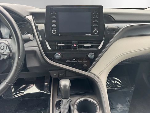 Used 2021 Toyota Camry SE FWD image 12