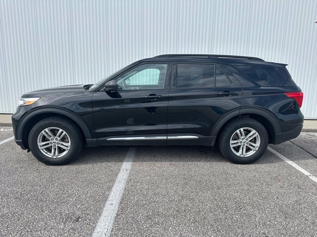 Certified 2021 Ford Explorer XLT w/ Equipment Group 202A AWD/4WD image 3