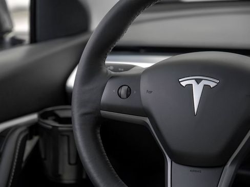 Used 2021 Tesla Model Y Long Range AWD/4WD image 26