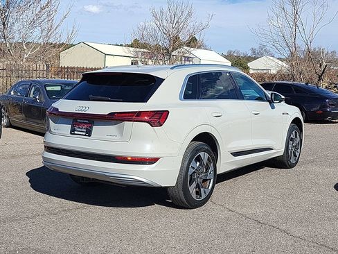Used 2021 Audi e-tron Premium Plus w/ Premium Plus Package AWD/4WD image 4