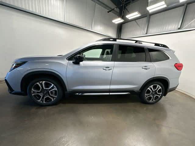 Used 2025 Subaru Ascent Limited AWD/4WD image 2