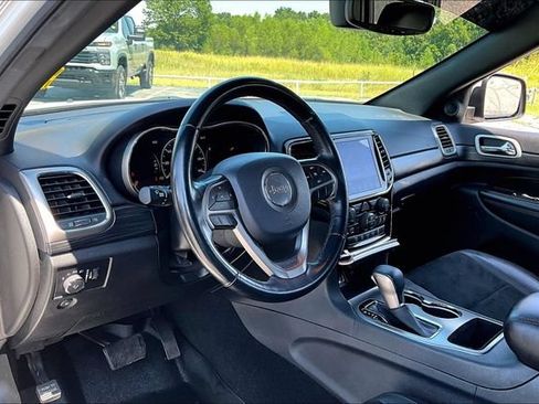 Used 2019 Jeep Grand Cherokee Altitude RWD image 17