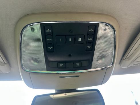 Used 2017 Chrysler 300 C image 22